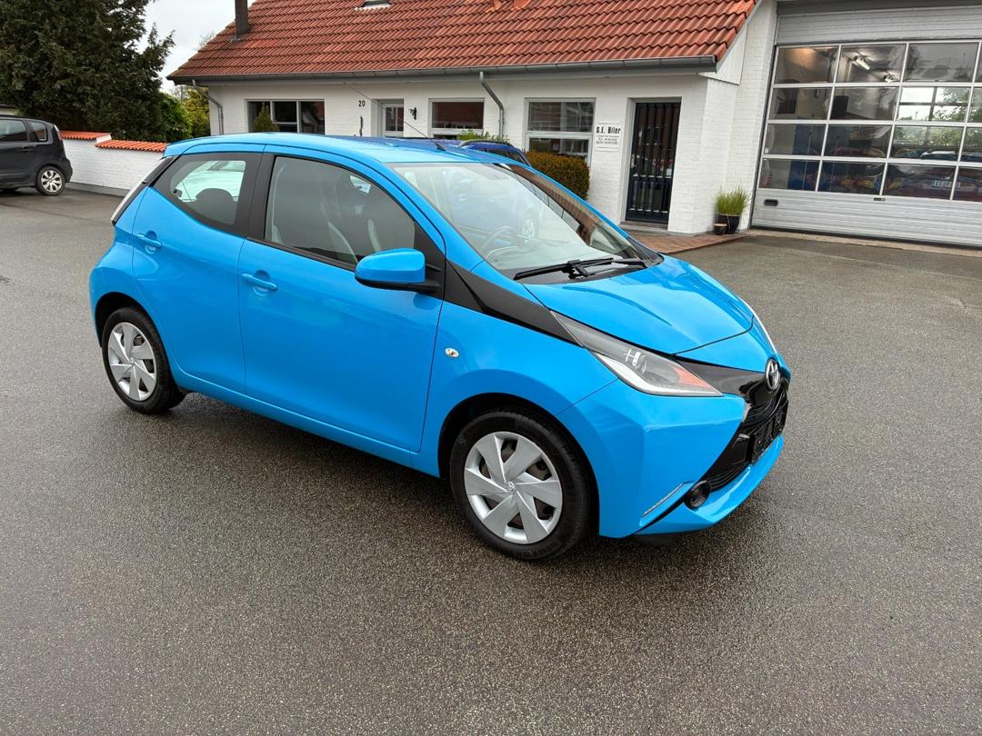 Toyota Aygo 1,0 VVT-i x-play hos SE Biler