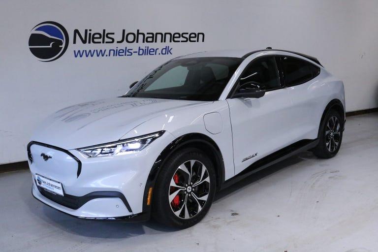 Ford Mustang Mach-E 88 Premium Extended Range hos Niels Johannesen Automobiler