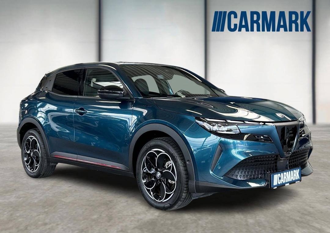 Alfa Romeo Junior Elettrica Speciale 5d hos Carmark