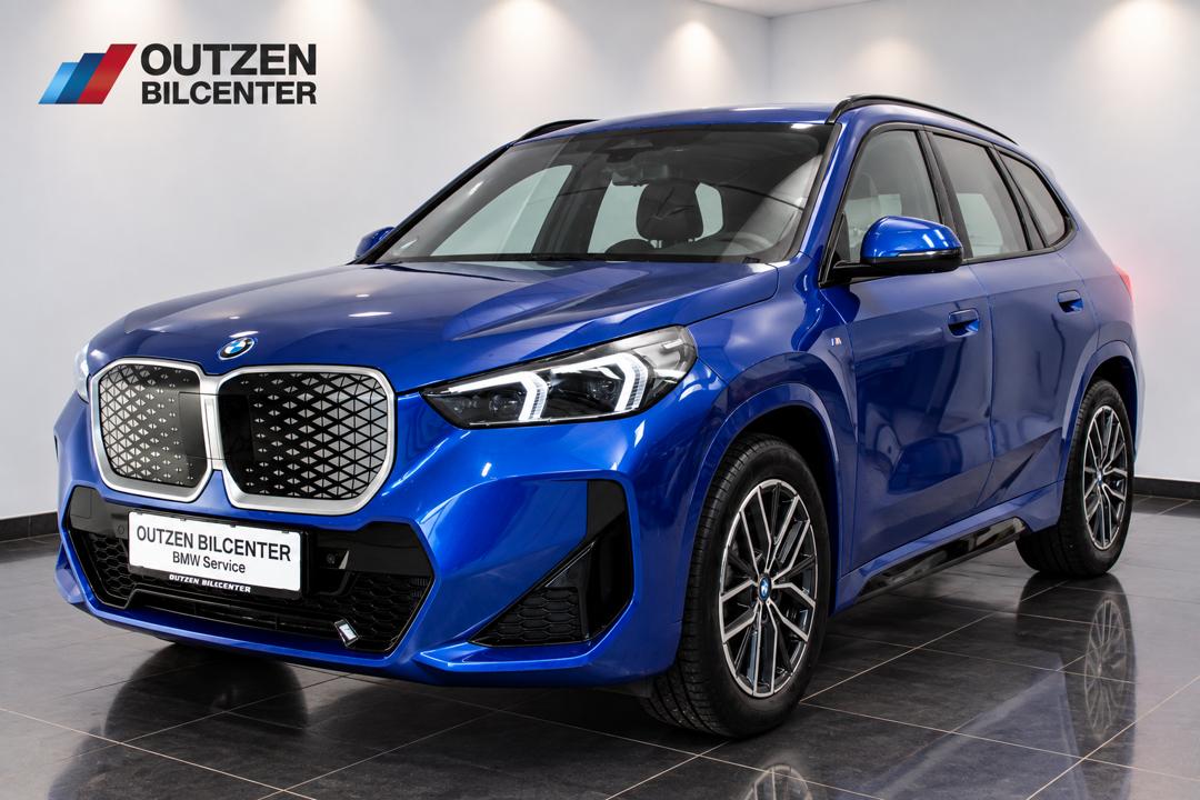 BMW iX1 eDrive20 M-Sport hos Outzen Bilcenter