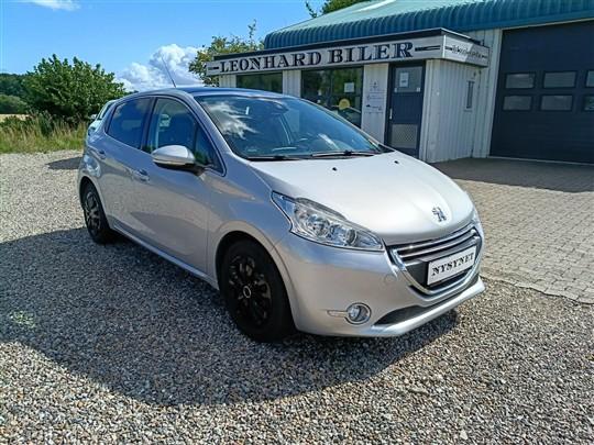 Peugeot 208 1,2 VTi Allure Sky 82HK 5d hos Leonhard Biler