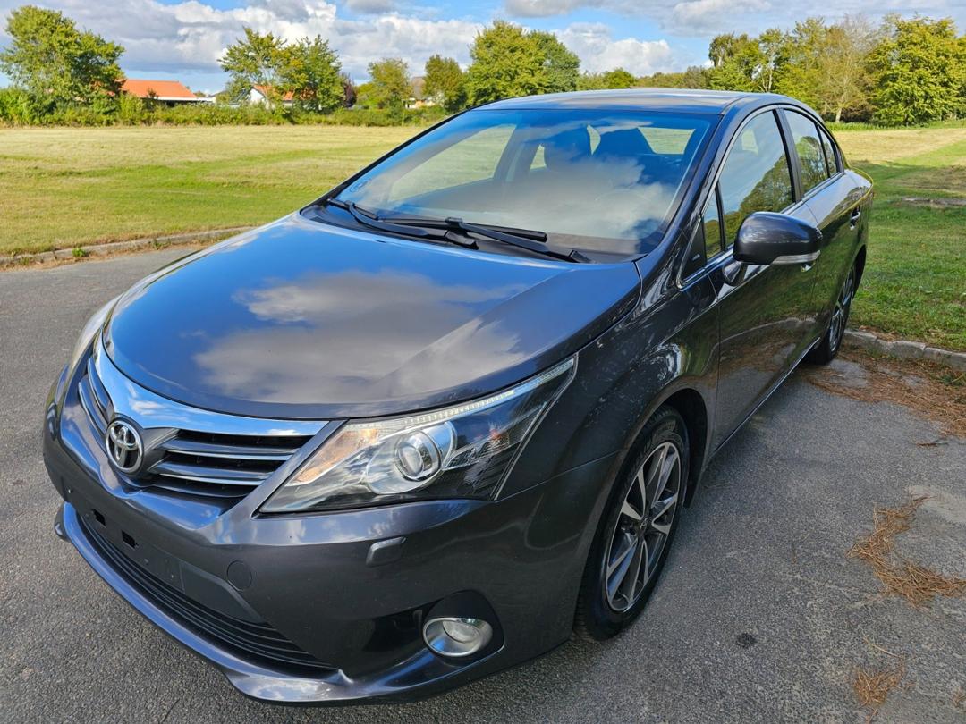 Toyota Avensis 2,0 D-4D T2 Premium hos Svends Auto