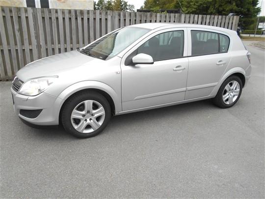 Opel Astra 1,6 115HK 5d hos Det Lille Autocenter