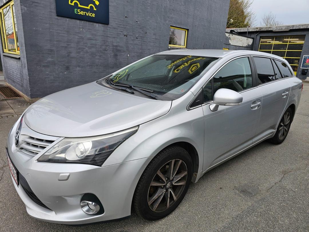 Toyota Avensis 2,0 D-4D T2 Premium stc. hos Svends Auto