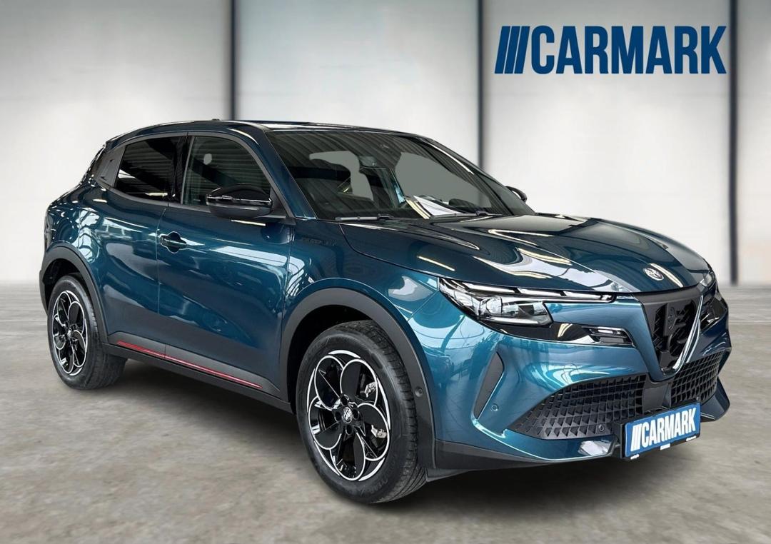 Alfa Romeo Junior Elettrica Speciale 5d hos Carmark