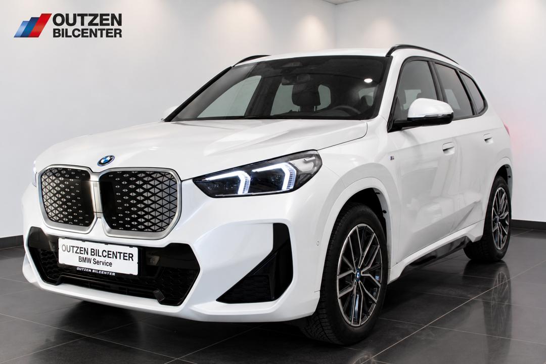 BMW iX1 eDrive20 M-Sport hos Outzen Bilcenter