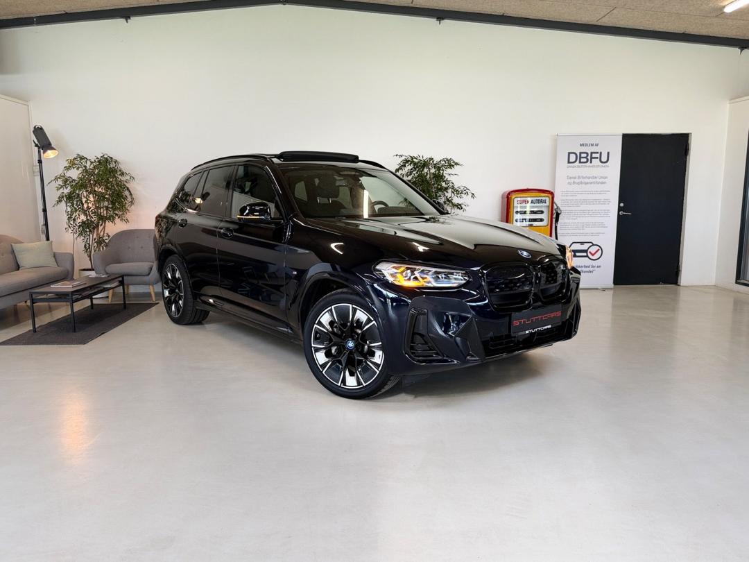 BMW iX3 Charged Plus M-Sport hos Stuttcars