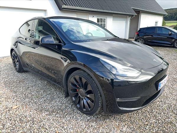 Tesla Model Y Performance AWD hos Bjergs Biler