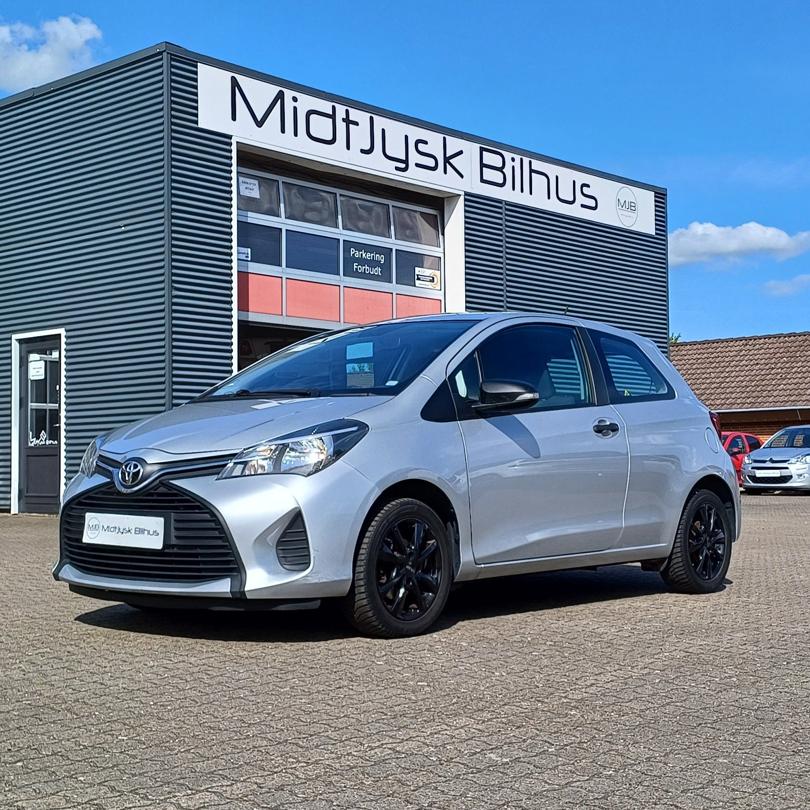 Toyota Yaris 1,0 VVT-i T1 hos Midtjysk Bilhus