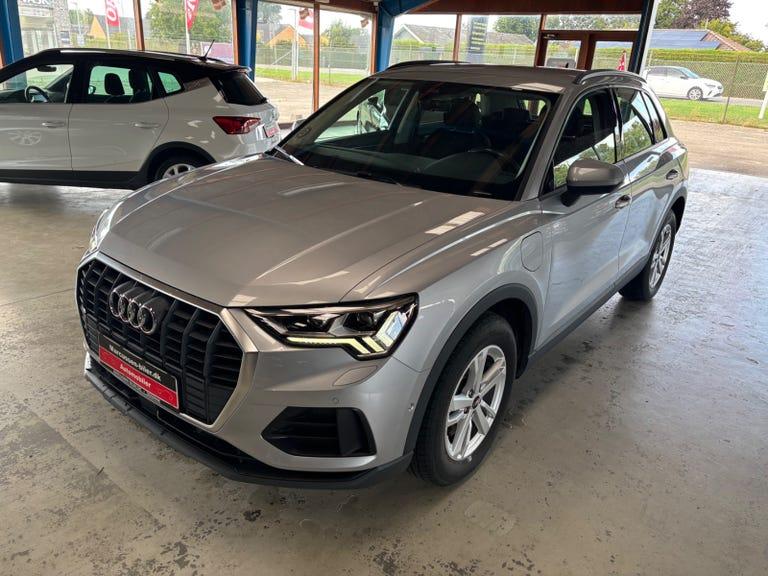Audi Q3 45 TFSi e Attitude plus S-tr. hos Peter Marcussens Automobiler