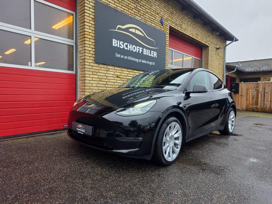 Tesla Model Y Long Range AWD hos Bischoff Biler