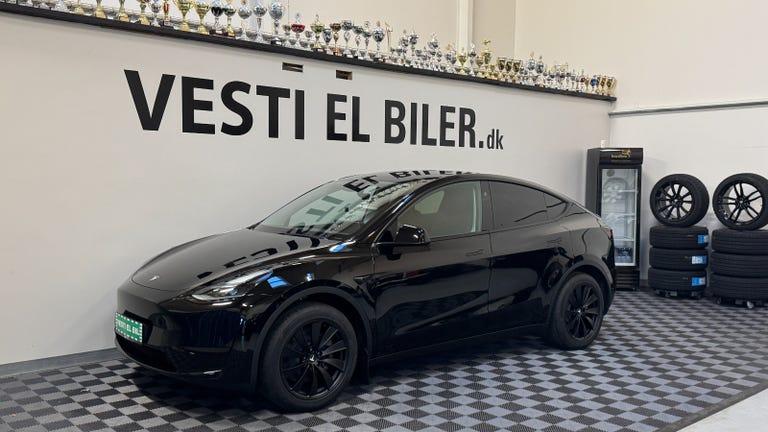 Tesla Model Y Long Range AWD hos Vesti El Biler