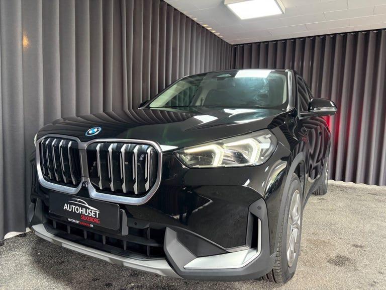BMW iX1 xDrive30 hos Autohuset Silkeborg