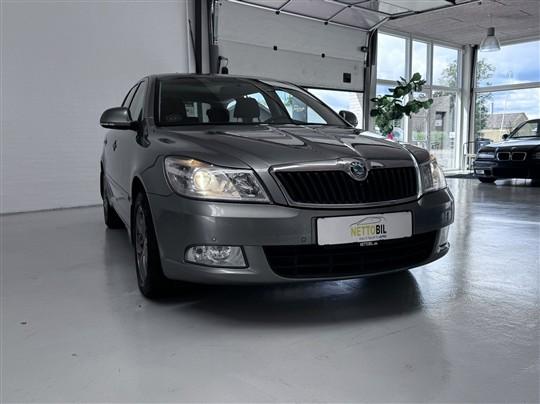 Skoda Octavia Combi 1,6 Commonrail DPF Elegance 105HK Stc hos Nettobil